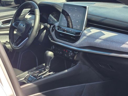 Used 2024 Jeep Compass Latitude image 8