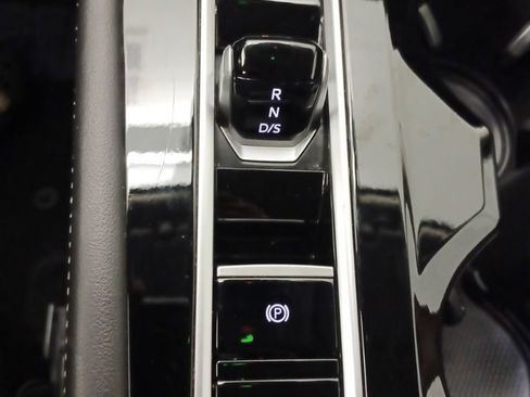 Used 2025 Volkswagen Atlas SE FWD image 29