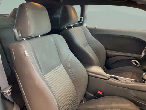 Used 2015 Dodge Challenger SXT w/ Driver Convenience Group RWD image 26