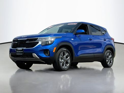 Used 2024 Kia Seltos LX AWD/4WD image 3