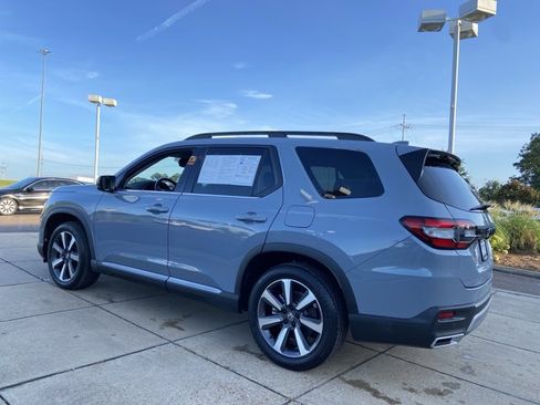 Used 2023 Honda Pilot Touring image 8