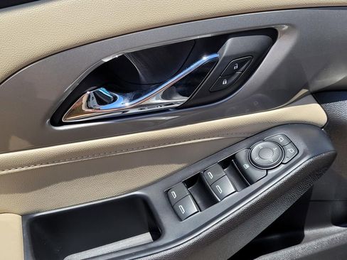 Used 2023 Chevrolet Traverse LS image 12