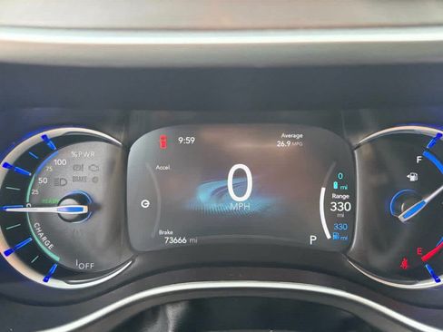 Used 2024 Chrysler Pacifica Limited FWD image 8