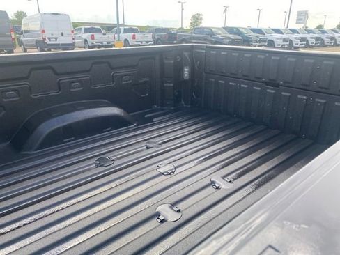 Used 2025 GMC Sierra 3500 AT4 w/ AT4 Premium Plus Package AWD/4WD image 8