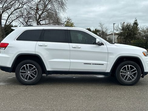 Used 2018 Jeep Grand Cherokee Limited image 3