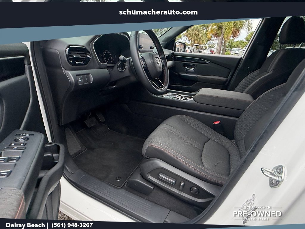 Used 2025 Honda Pilot Sport image 11