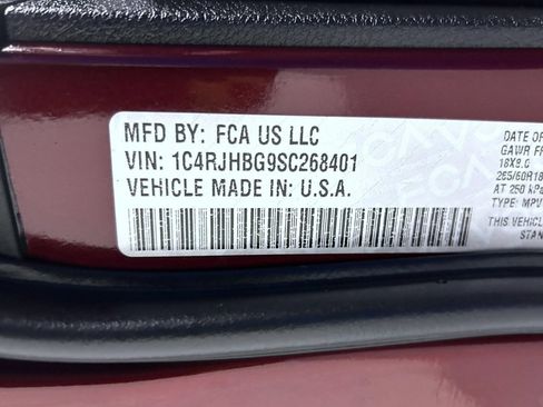 Used 2025 Jeep Grand Cherokee Limited AWD/4WD image 25