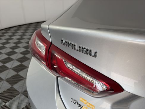 Used 2022 Chevrolet Malibu LT FWD image 15