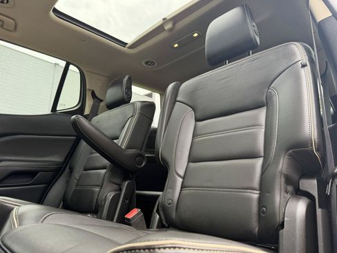 Used 2018 GMC Acadia Denali w/ Technology Package AWD/4WD image 11