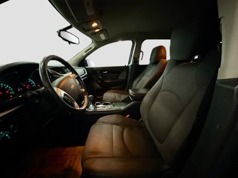 Used 2017 Chevrolet Traverse LT w/ Style and Technology Package FWD image 20