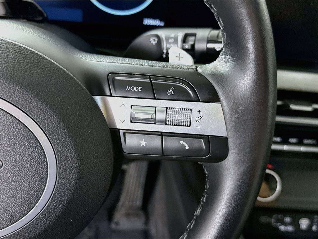 Certified 2025 Hyundai Santa Cruz Limited AWD/4WD image 24