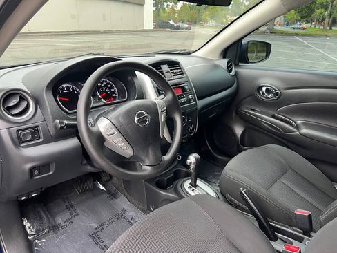 Used 2018 Nissan Versa SV FWD image 10