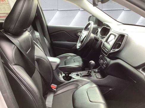 Used 2020 Jeep Cherokee Latitude Plus w/ Comfort/Convenience Group image 13