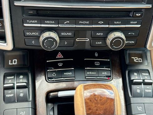 Used 2012 Porsche Cayenne image 31