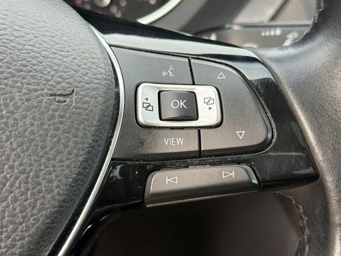 Used 2019 Volkswagen Tiguan SE w/ Panoramic Sunroof Package image 34