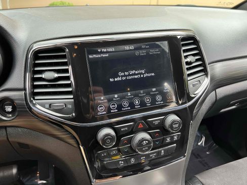 Used 2022 Jeep Grand Cherokee Laredo X RWD image 8