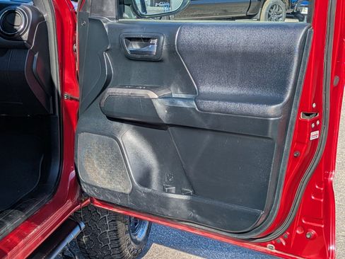 Used 2017 Toyota Tacoma 4x4 Double Cab image 25