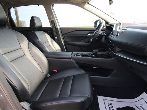 Used 2023 Nissan Rogue SV w/ SV Premium B Package image 8