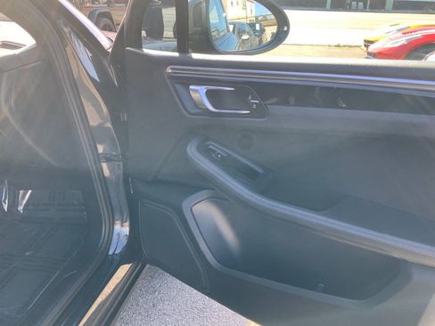 Used 2019 Porsche Macan AWD/4WD image 25
