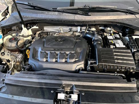 Used 2023 Volkswagen Tiguan SE R-Line image 30