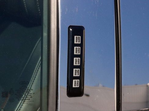 Used 2022 Ford F150 Lariat image 11