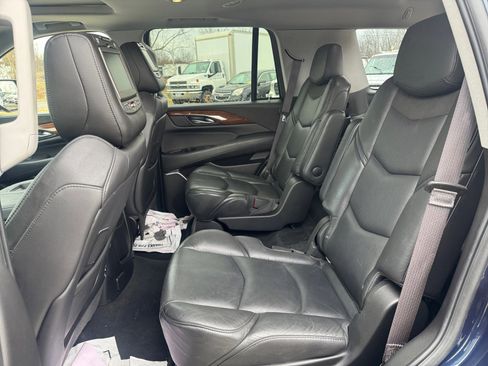 Used 2017 Cadillac Escalade Luxury image 16