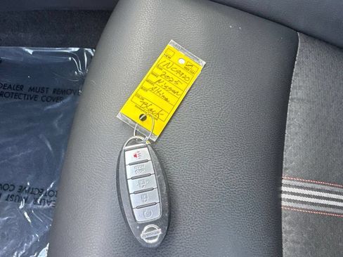 Used 2025 Nissan Altima 2.5 SR FWD image 24