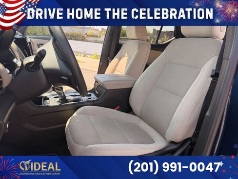 Used 2022 Chevrolet Traverse LS FWD image 14