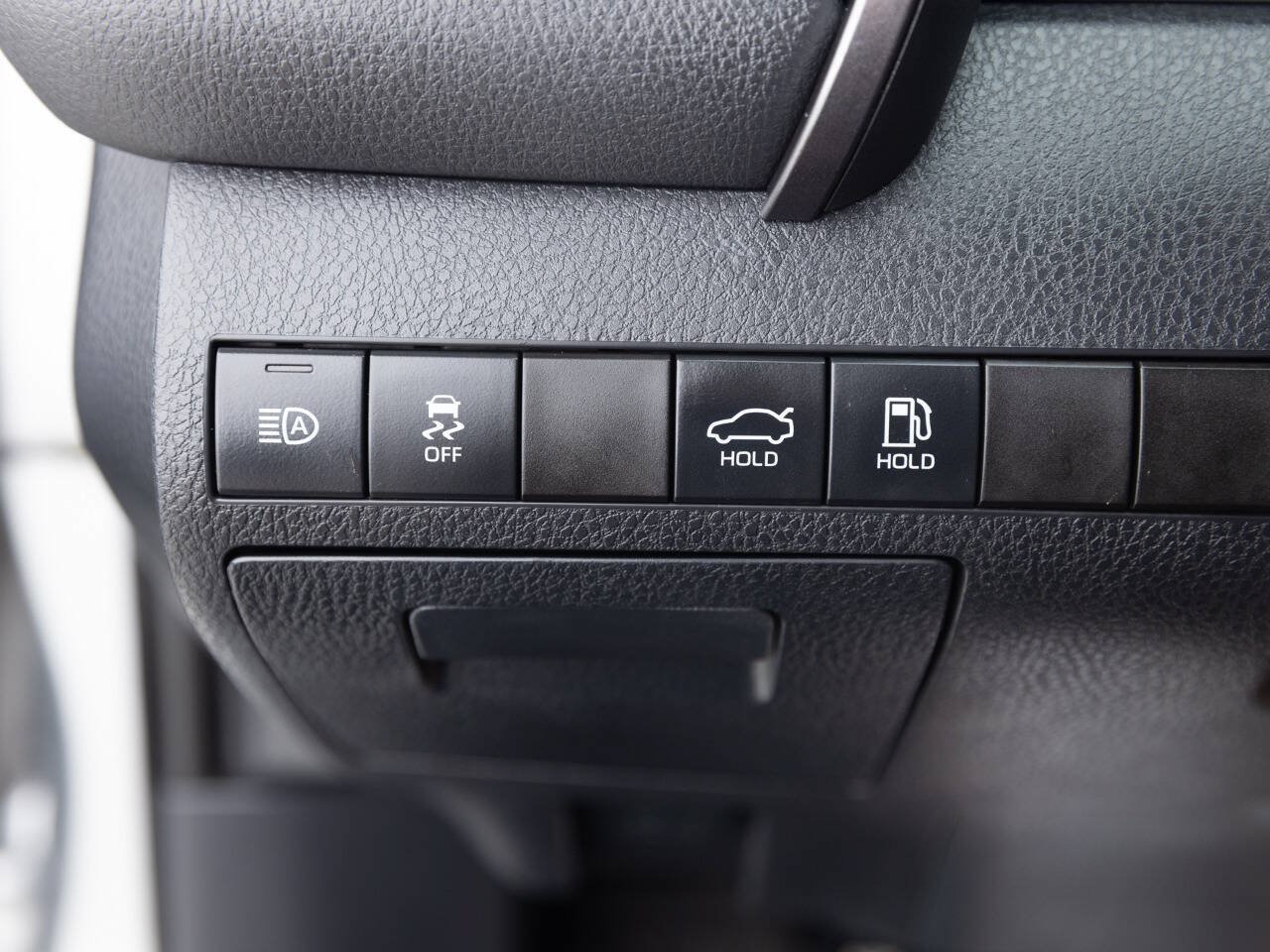 Used 2020 Toyota Camry LE FWD image 34