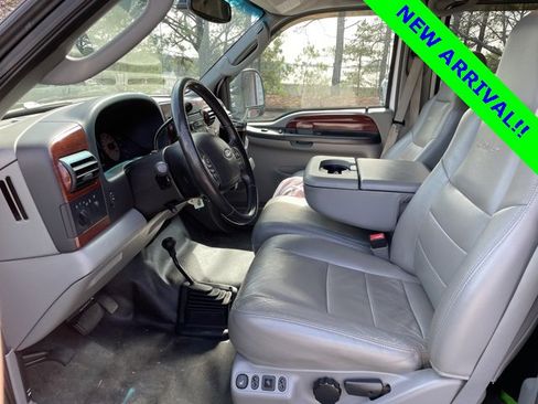 Used 2005 Ford F350 Lariat image 9