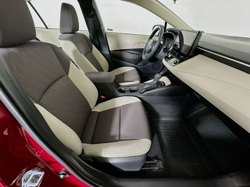 Used 2025 Toyota Corolla LE image 29