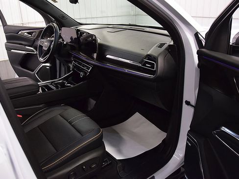 Used 2026 Chevrolet Traverse High Country w/ LPO, Floor Liner Package AWD/4WD image 28