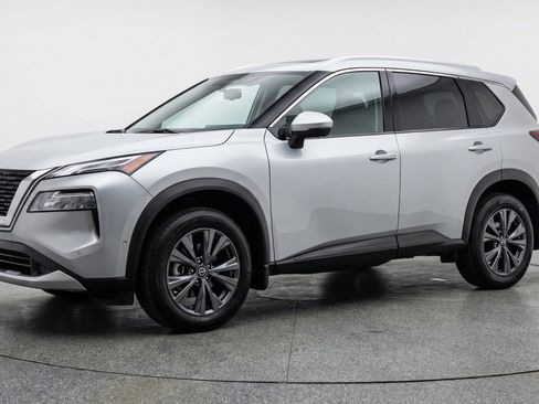 Used 2025 Nissan Rogue SV AWD/4WD image 3