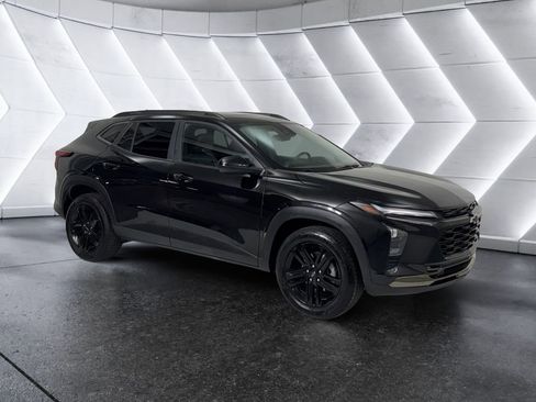 Used 2024 Chevrolet Trax ACTIV w/ Sunroof Package image 1