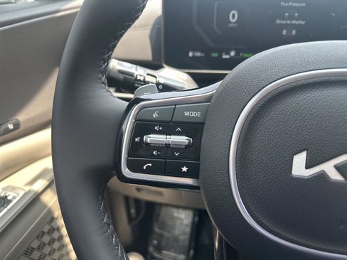 New 2025 Kia Carnival SX FWD image 17