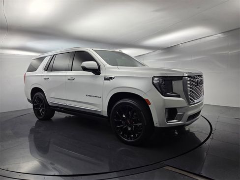 Used 2023 GMC Yukon Denali w/ Advanced Technology Package image 2