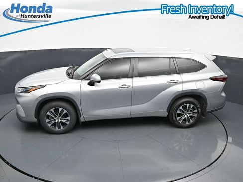 Used 2024 Toyota Highlander XLE FWD image 20
