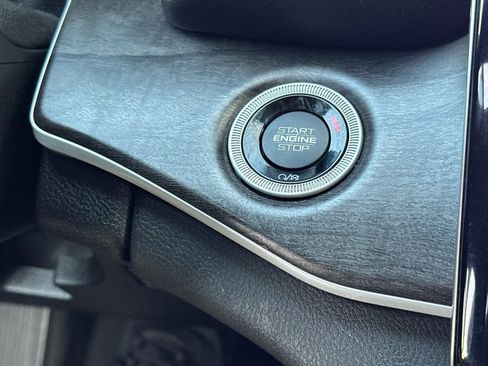 Used 2023 Jeep Grand Cherokee Limited image 23