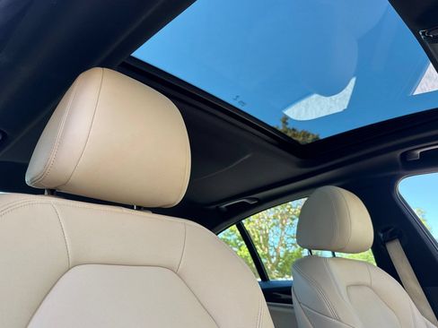 Used 2019 BMW 530e w/ Premium Package RWD image 18