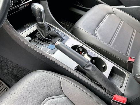Certified 2020 Volkswagen Passat 2.0T SE FWD image 23