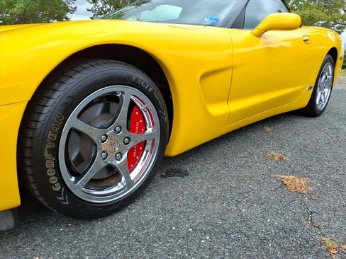 Used 2002 Chevrolet Corvette Convertible w/ Preferred Equipment Group2 RWD image 10