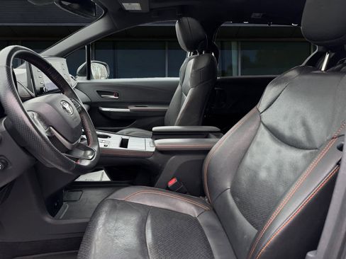 Used 2024 Toyota Sienna XSE w/ XSE Premium Package image 2
