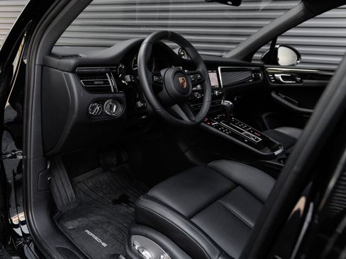 Certified 2026 Porsche Macan AWD/4WD image 4