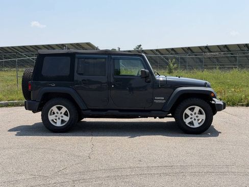 Used 2017 Jeep Wrangler Unlimited Sport w/ Quick Order Package 24S AWD/4WD image 6