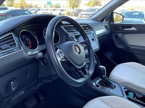 Used 2019 Volkswagen Tiguan SE w/ Panoramic Sunroof Package image 13