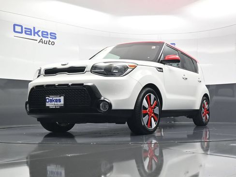 Used 2016 Kia Soul + w/ Designer's Package FWD image 37