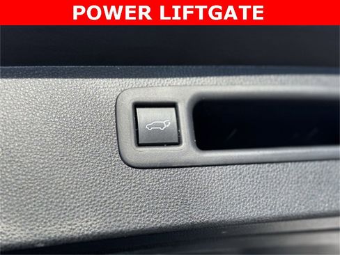 Certified 2022 Toyota Highlander XLE image 47