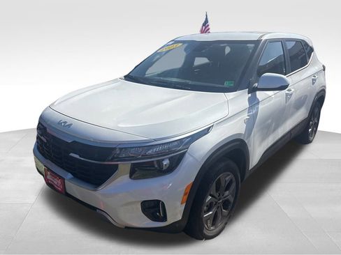 Certified 2025 Kia Seltos LX image 2