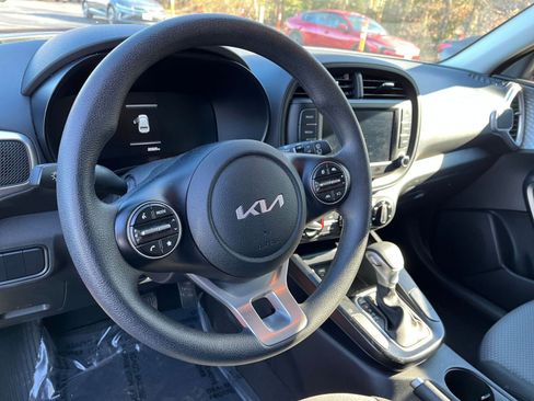 Used 2025 Kia Soul LX w/ LX Technology Package image 25