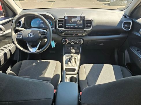 Used 2025 Hyundai Venue SE image 14